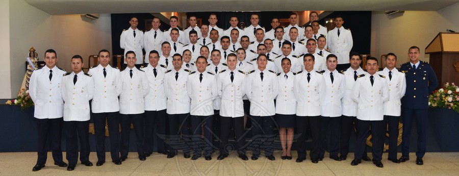 Entrega del Premio «Mayor Eduardo Olivero» en el egreso de la Escuela de Aviación Militar