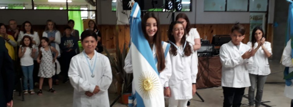 Entrega de distinciones «Mayor Eduardo Olivero» en el egreso de la Escuela Nº 53